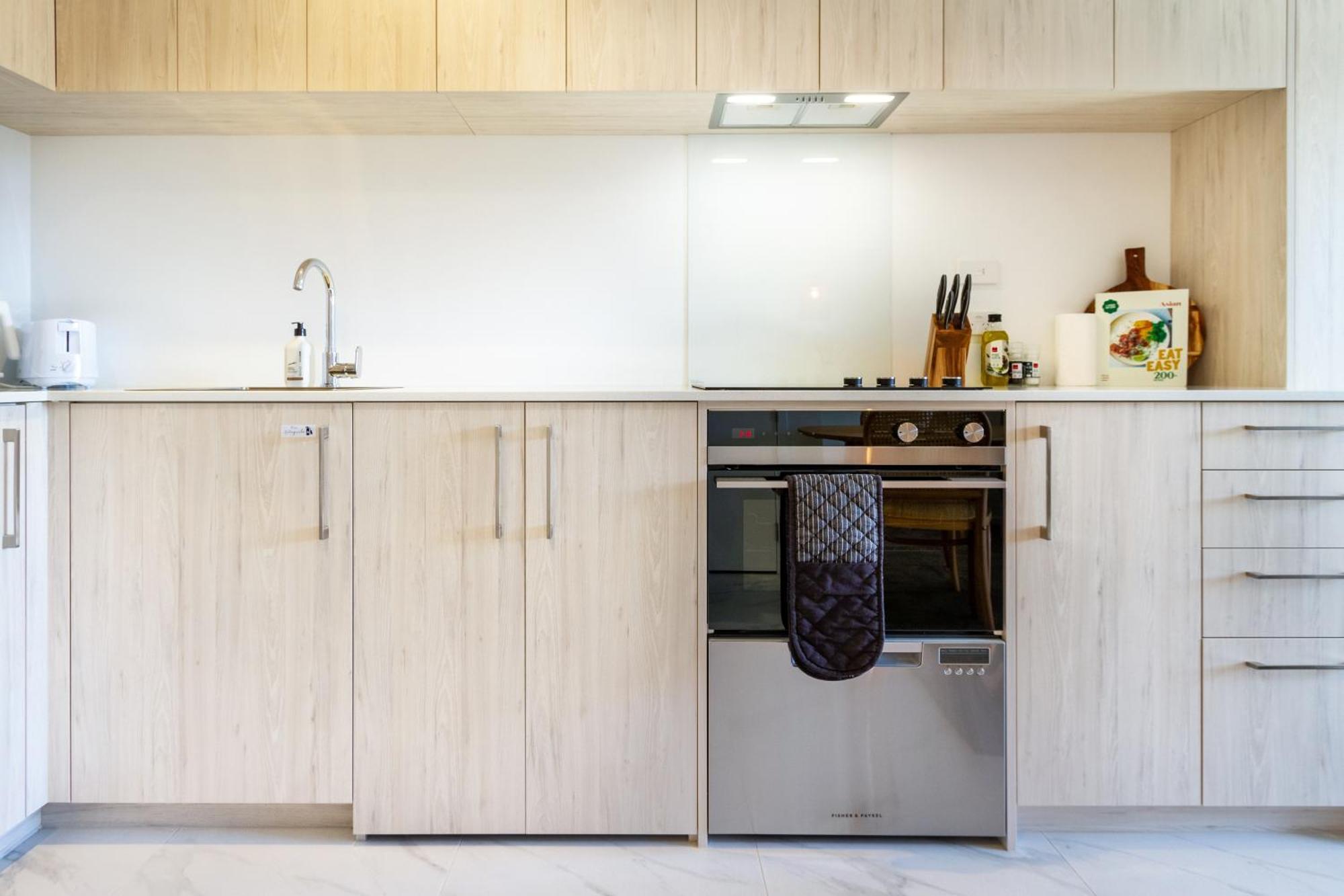Downtown Delight: Studio At 8 Wilmer With Backyard Κράισττσερτς Εξωτερικό φωτογραφία