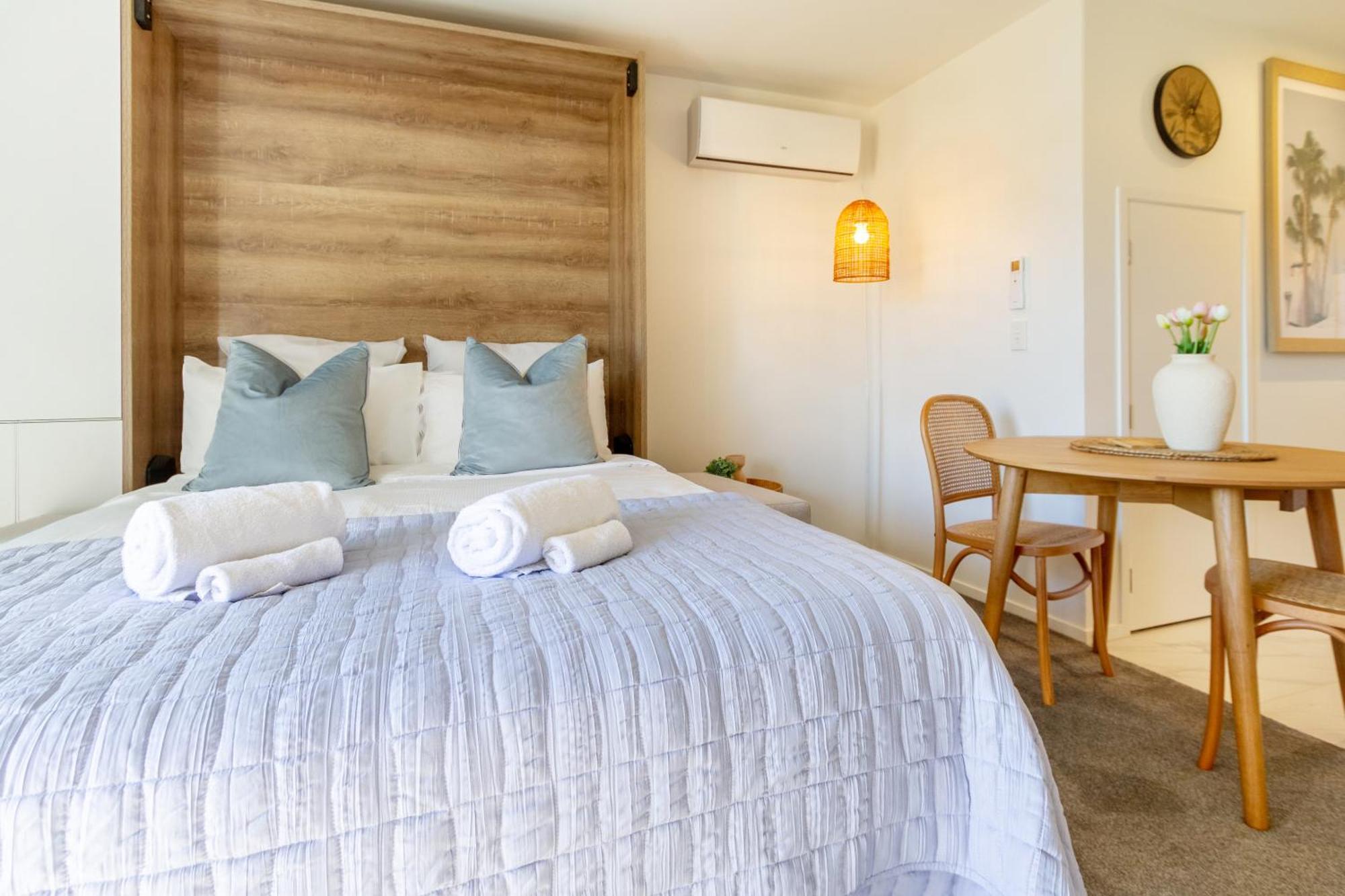 Downtown Delight: Studio At 8 Wilmer With Backyard Κράισττσερτς Εξωτερικό φωτογραφία
