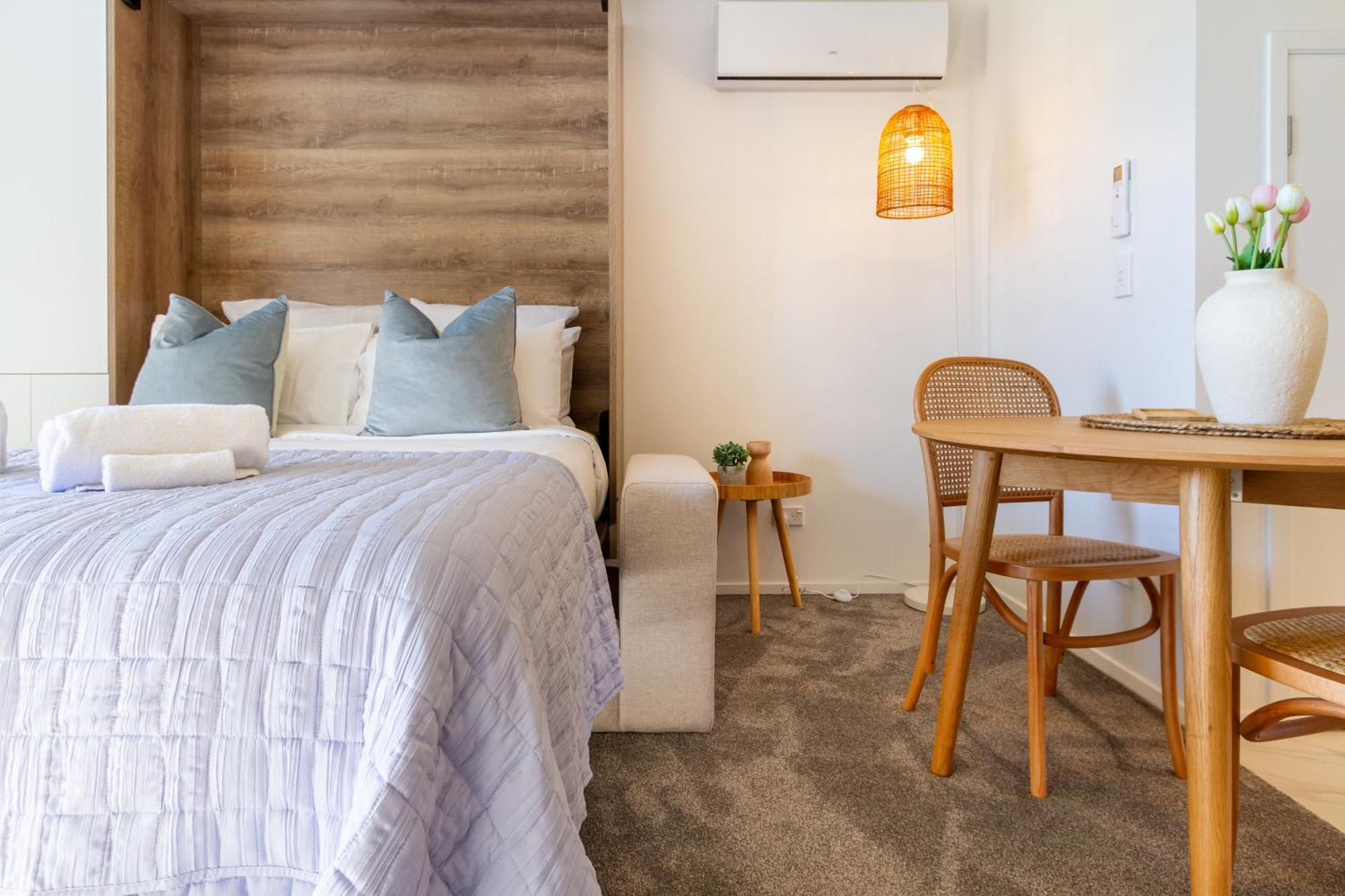 Downtown Delight: Studio At 8 Wilmer With Backyard Κράισττσερτς Εξωτερικό φωτογραφία