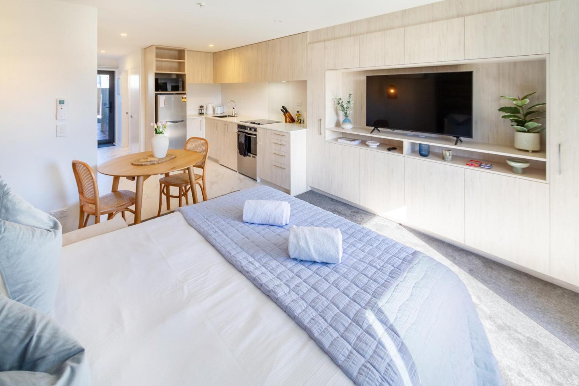 Downtown Delight: Studio At 8 Wilmer With Backyard Κράισττσερτς Εξωτερικό φωτογραφία